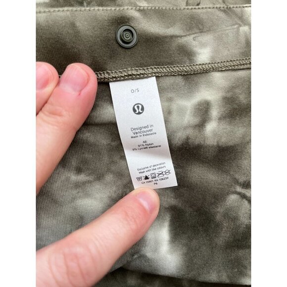 Lululemon Customizable Snap Scarf Diamond Dye Olive Green NWT Soft Stretch Wrap - Picture 5 of 9